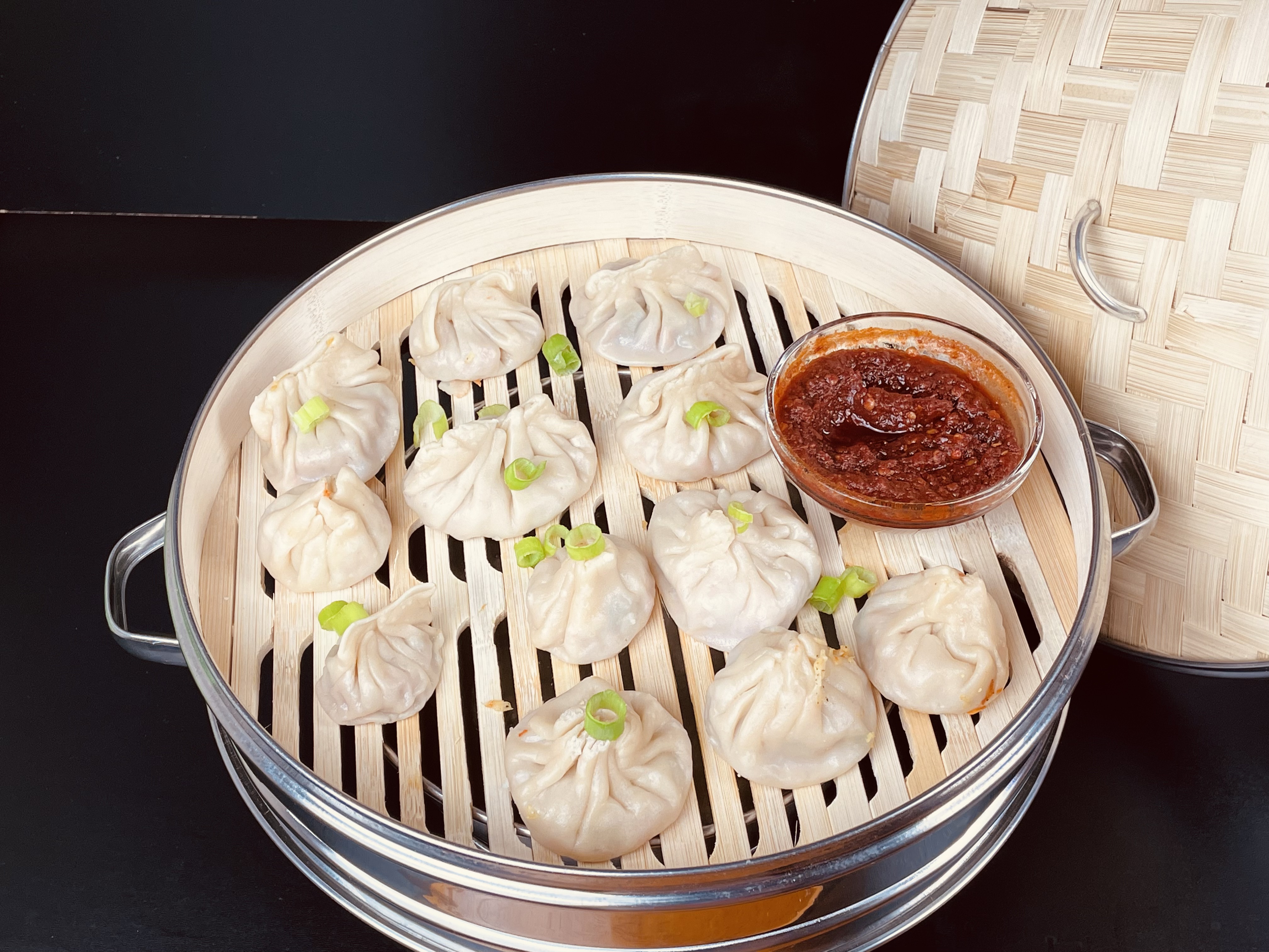 Veg Momos Recipe | Spicy Momo Chutney | Easy way to fold momo | वेज मोमोज रेसिपी